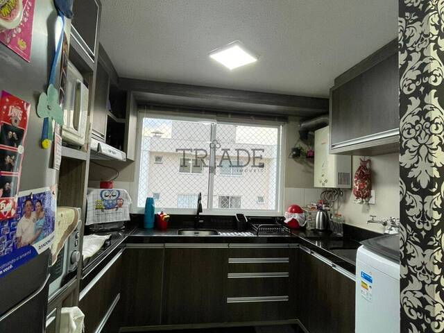 Cozinha com móveis fixos